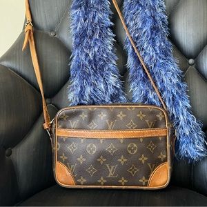 Auth Louis Vuitton Trocadero 27